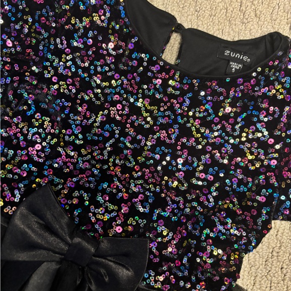 ✨Kids Formal Dress ✨ Rainbow 🌈 sequin detail and layered tulle on the bottom. - Picture 2 of 4